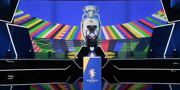 包含场面火爆！欧洲杯观众席沸腾不已的词条