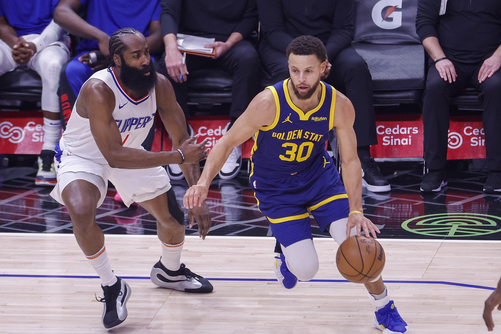 关于专家预测赔率变化胜率超六成，结果成焦点的信息