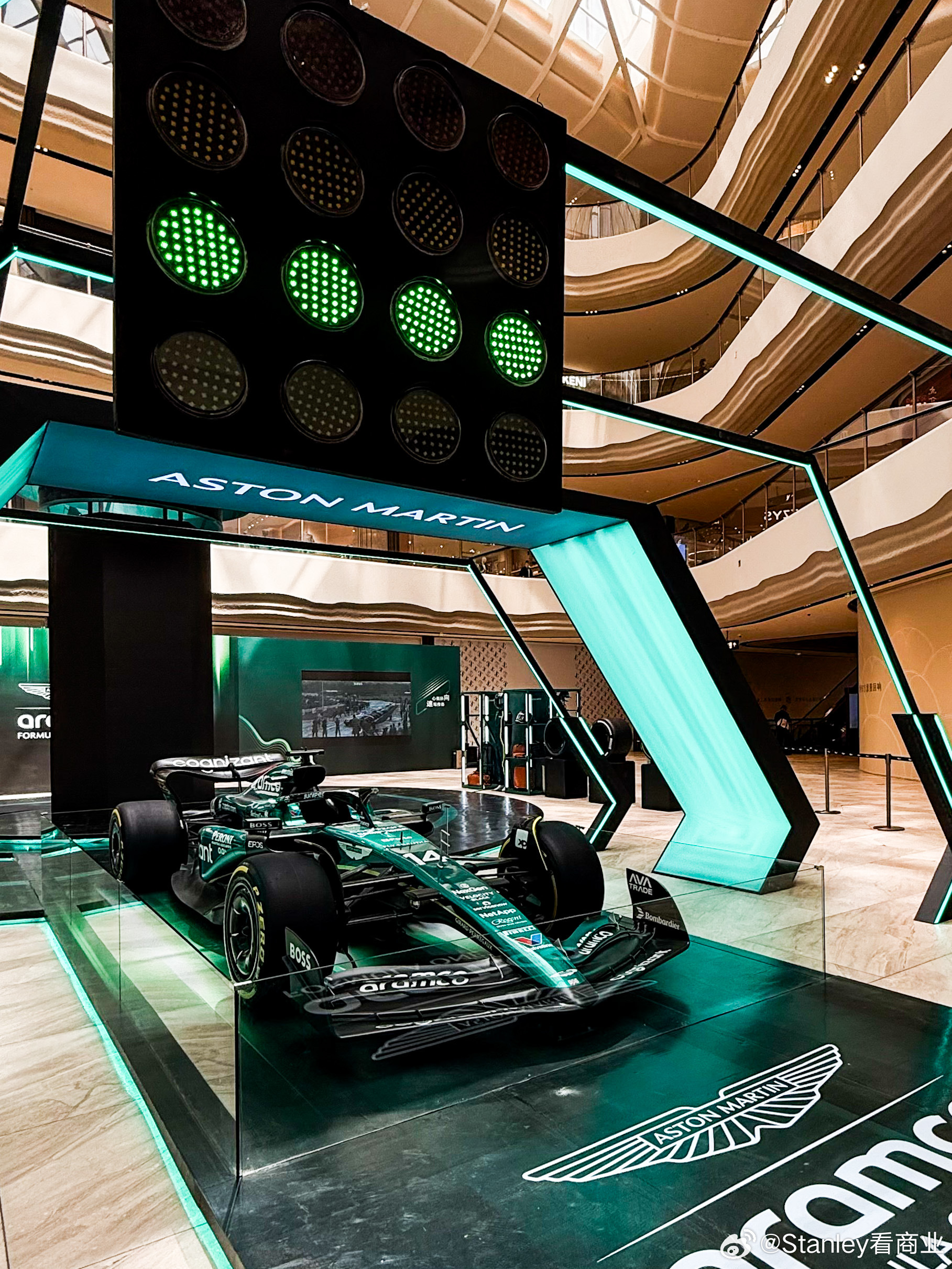 阿斯顿马丁翻盘梅赛德斯，拉塞尔惊艳四座