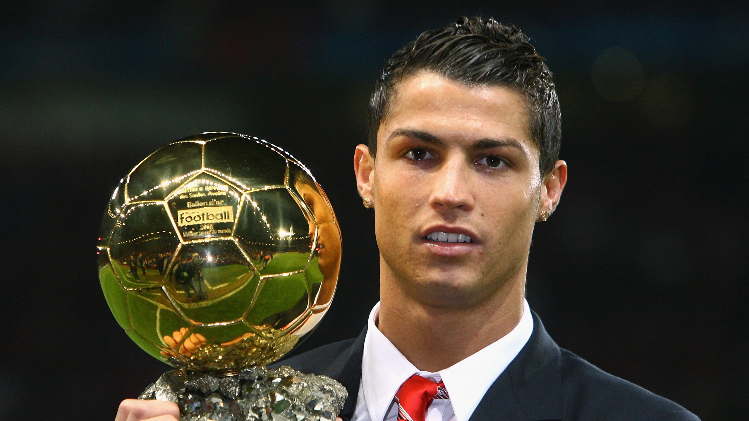 伊布与英格兰的传奇之夜，塞维利亚见证倒钩惊世