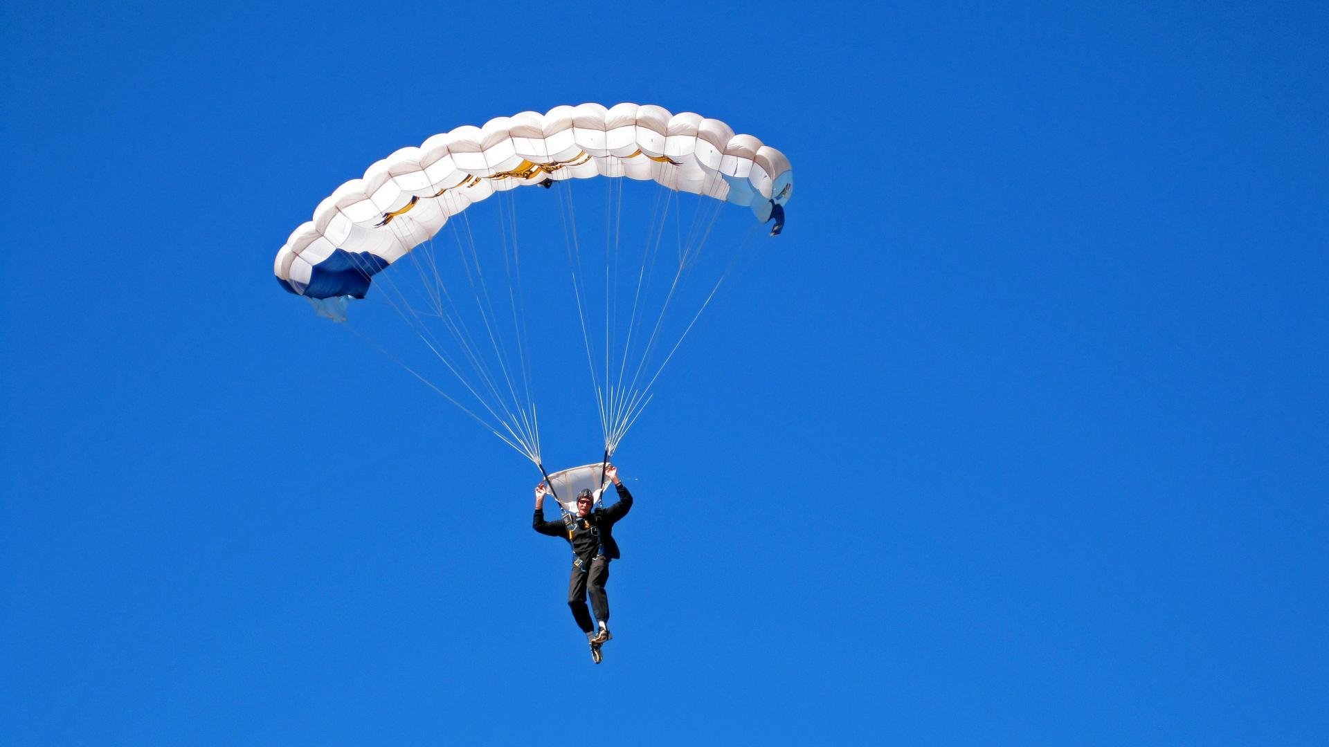 极速与禁区，西亚卡姆的F1式统治之夜