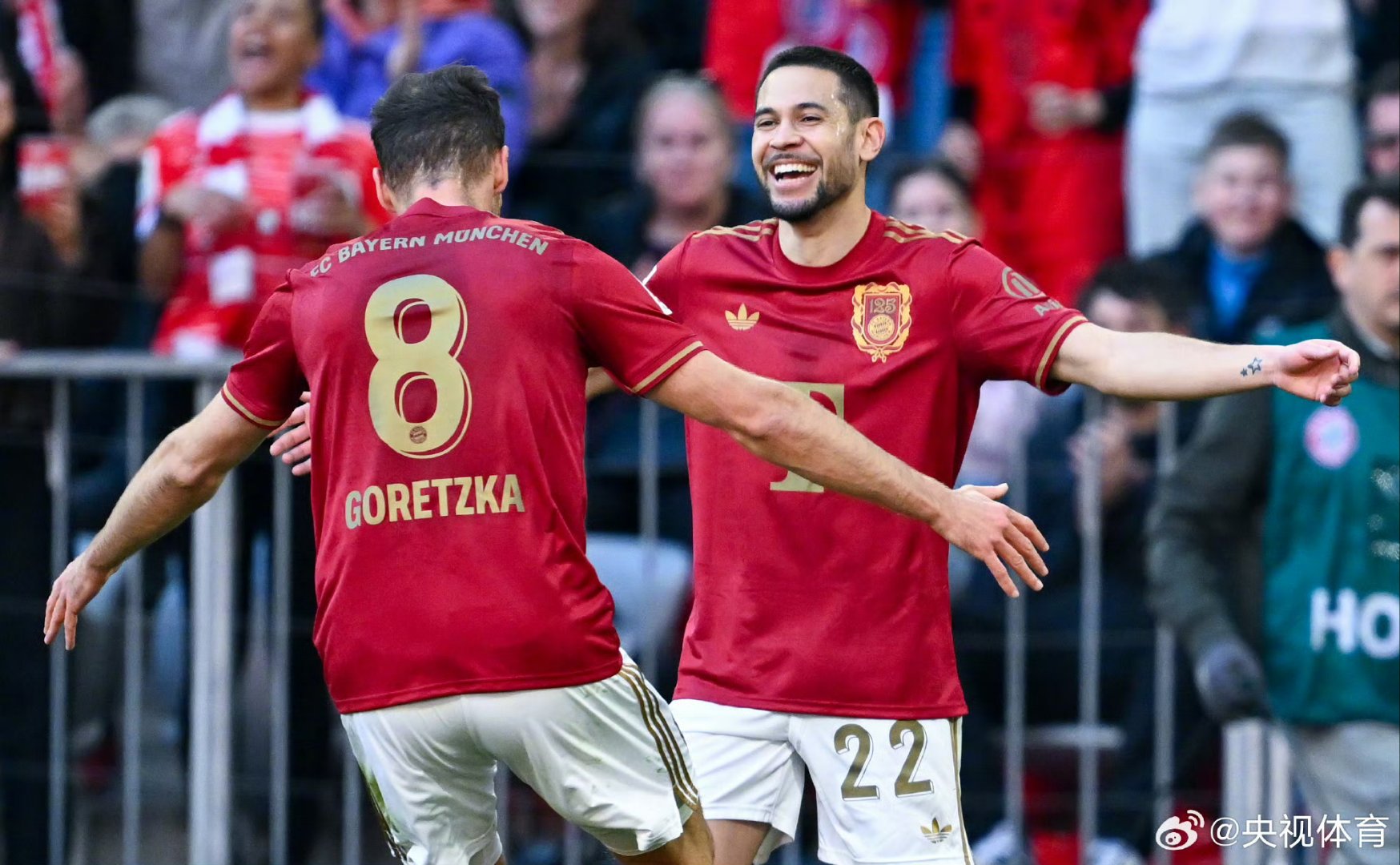 开云体育app-德甲争冠战焦点战，哥伦比亚完胜曼联