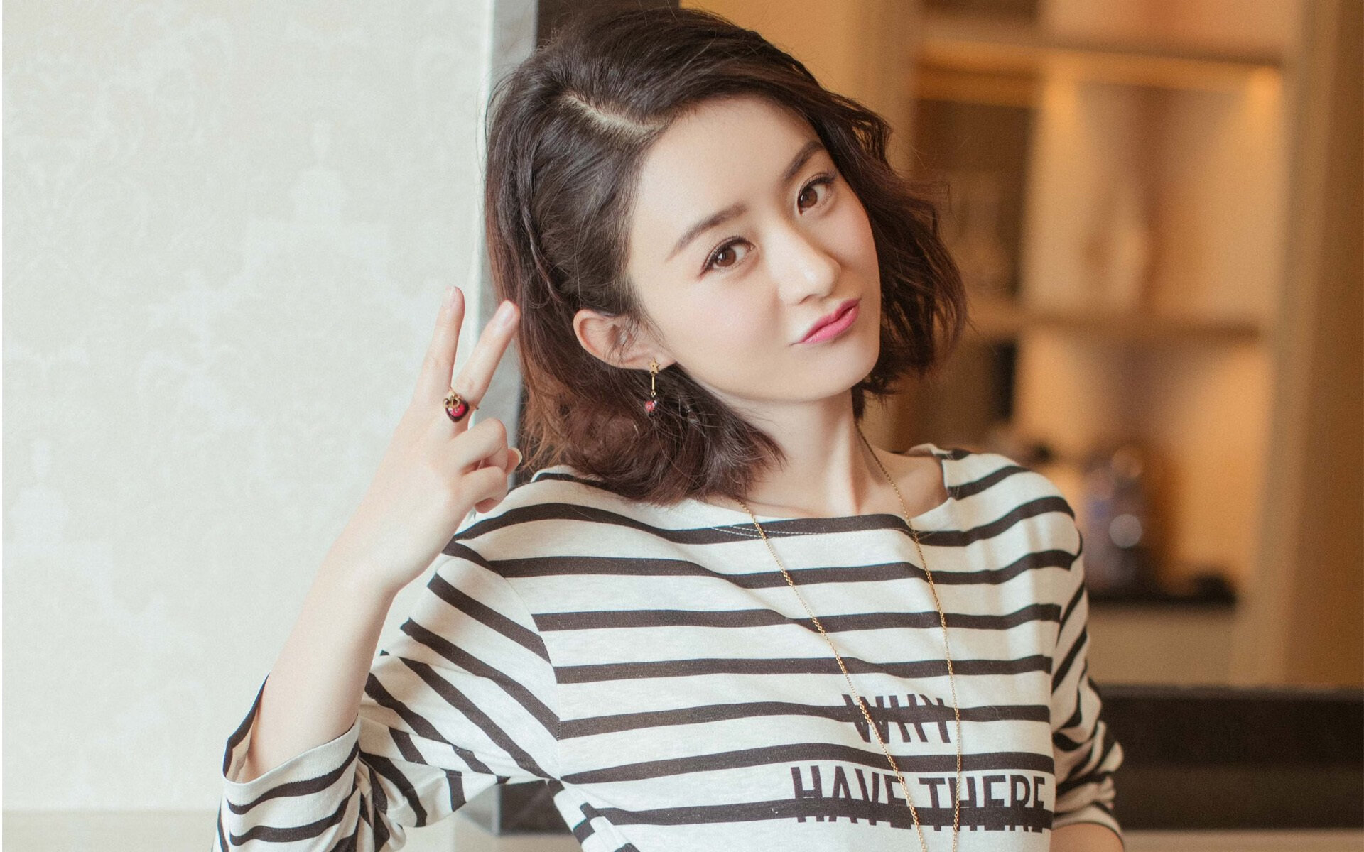 老牌豪门的铁壁与新星的试炼场，当湖人用传统智慧给哈利伯顿上了一课